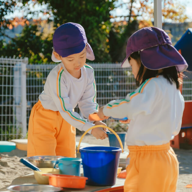 なかよく協力する子ども
