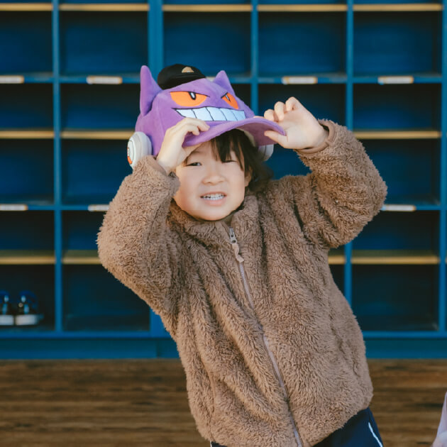 あいさつをする子ども