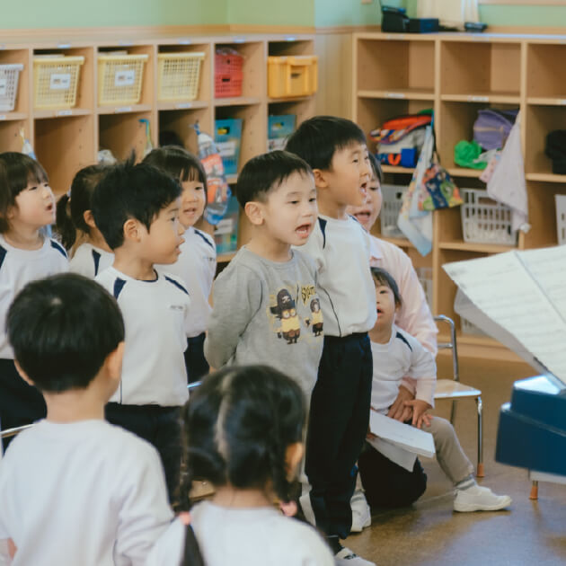 豊かに感じ表現する子ども